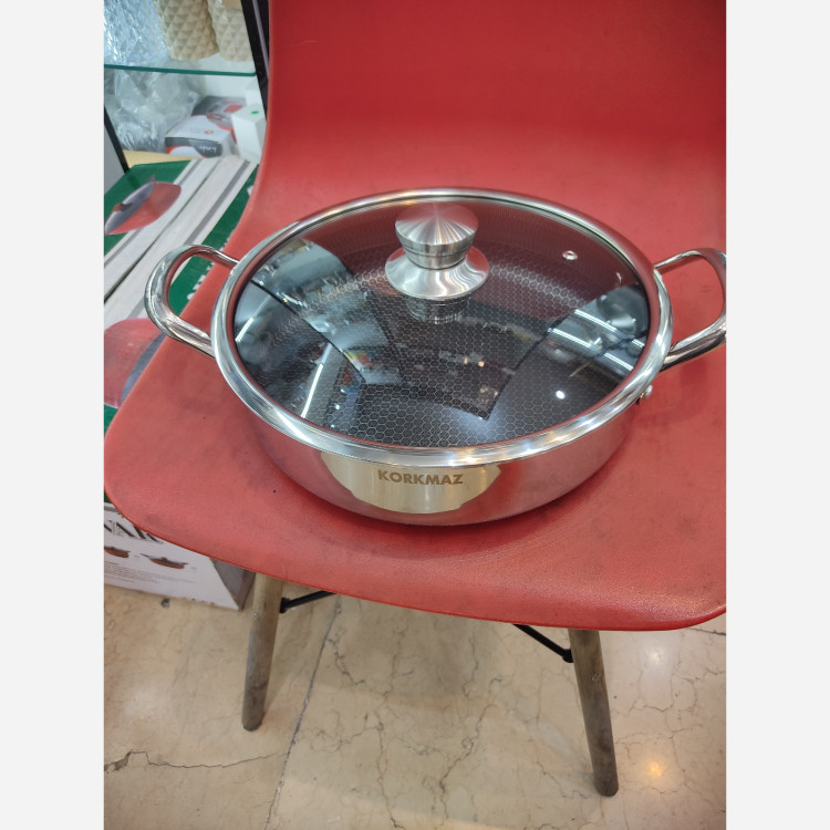 تابه استیل لیزری کورکماز دو دسته درب شیشه پیرکس سایز 26